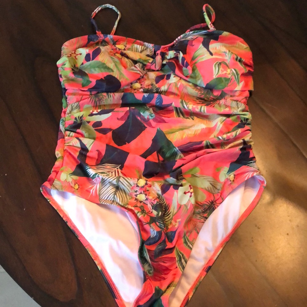 🌺 Mock Bandeau one piece removable padding, adjustable removable straps suit